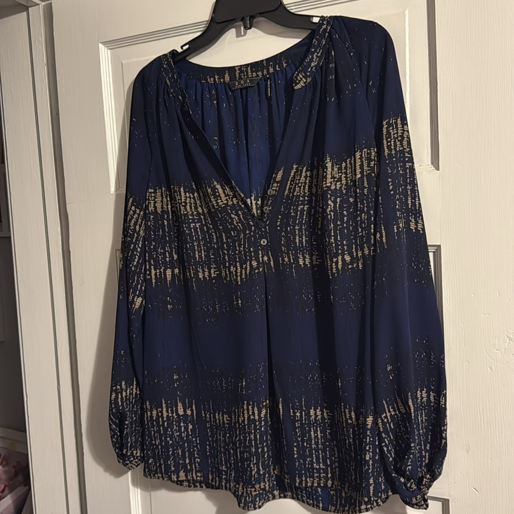 New Zoa New York Top. Beautiful top size.